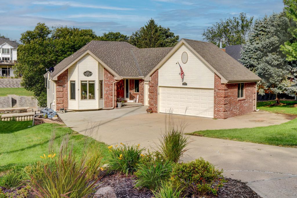 8883 VERDON Circle, Plattsmouth, NE 68048