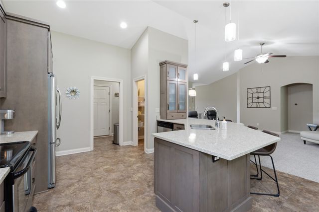 8326 Heritage Bend Road, West Des Moines, IA 50266
