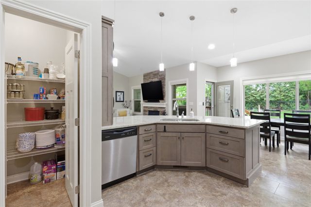 8326 Heritage Bend Road, West Des Moines, IA 50266