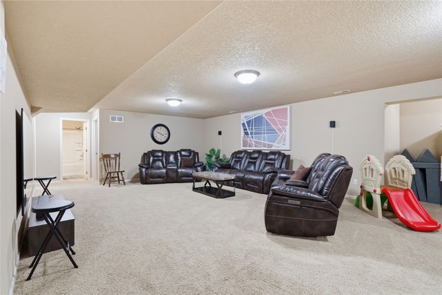 8326 Heritage Bend Road, West Des Moines, IA 50266
