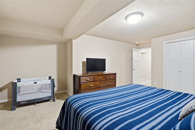 8326 Heritage Bend Road, West Des Moines, IA 50266