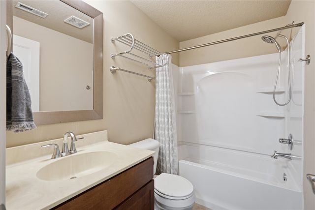 8326 Heritage Bend Road, West Des Moines, IA 50266