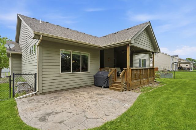 8326 Heritage Bend Road, West Des Moines, IA 50266