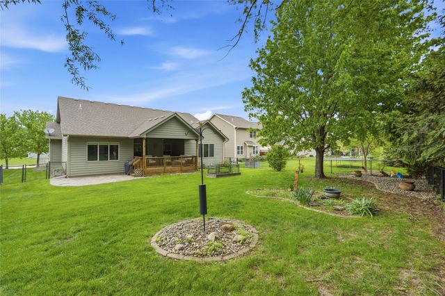 8326 Heritage Bend Road, West Des Moines, IA 50266