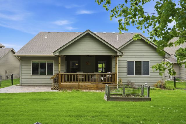 8326 Heritage Bend Road, West Des Moines, IA 50266