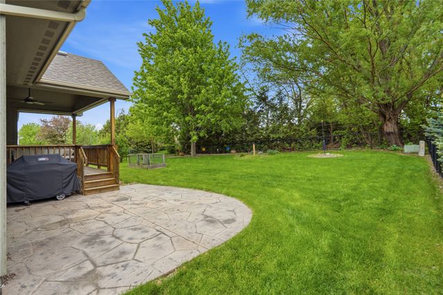 8326 Heritage Bend Road, West Des Moines, IA 50266