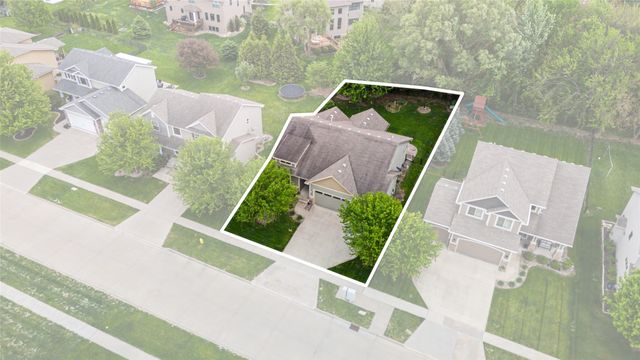 8326 Heritage Bend Road, West Des Moines, IA 50266