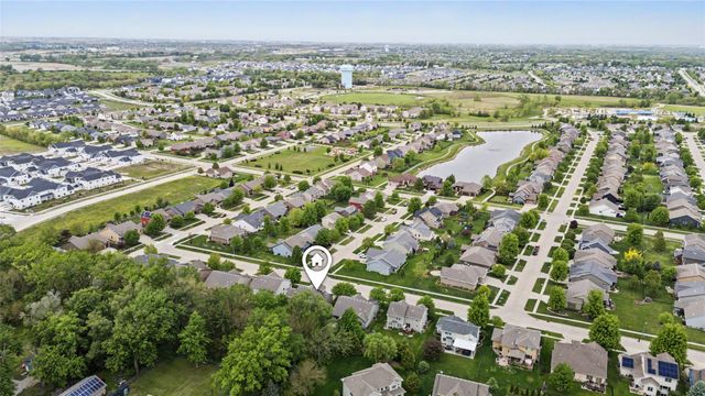 8326 Heritage Bend Road, West Des Moines, IA 50266