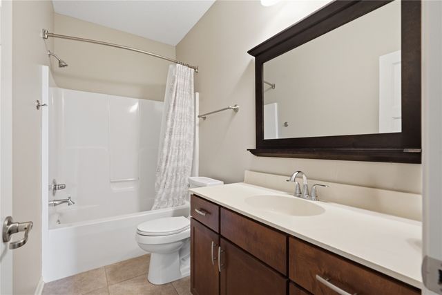 8326 Heritage Bend Road, West Des Moines, IA 50266