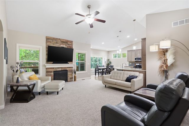 8326 Heritage Bend Road, West Des Moines, IA 50266