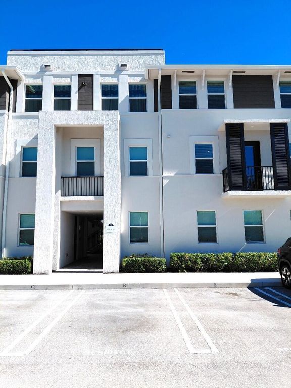 8878 Lake Worth Road 209, Lake Worth, FL 33467