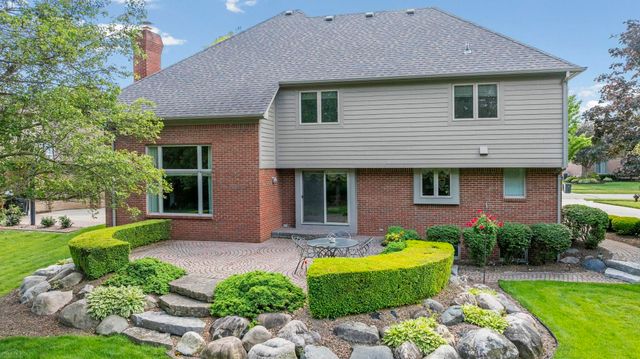 53816 Cherrywood Drive, Shelby Twp, MI 48315