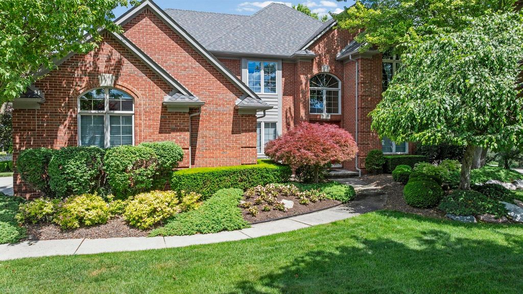 53816 Cherrywood Drive, Shelby Twp, MI 48315