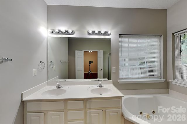 5611 Timbertop Lane, Charlotte, NC 28215