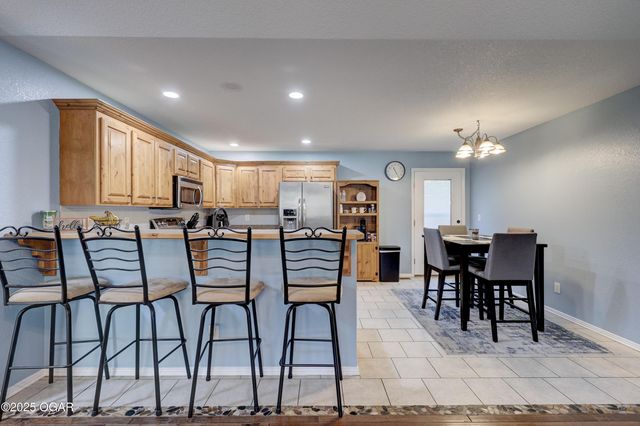 1800 Sally Anne Avenue, Neosho, MO 64850