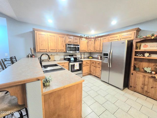 1800 Sally Anne Avenue, Neosho, MO 64850