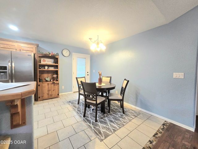 1800 Sally Anne Avenue, Neosho, MO 64850