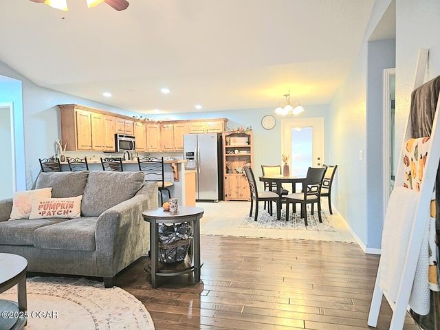 1800 Sally Anne Avenue, Neosho, MO 64850