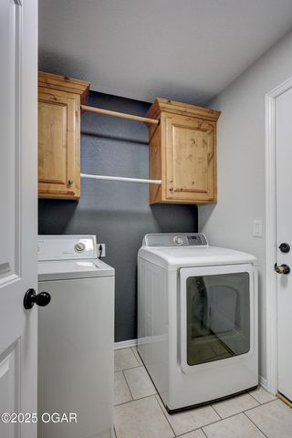 1800 Sally Anne Avenue, Neosho, MO 64850