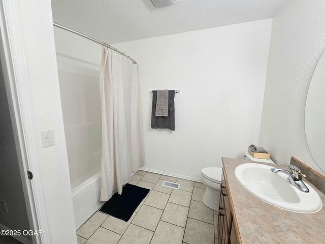 1800 Sally Anne Avenue, Neosho, MO 64850