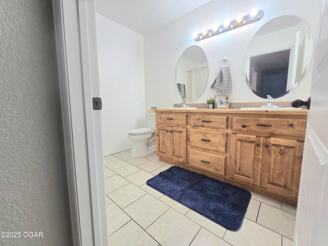 1800 Sally Anne Avenue, Neosho, MO 64850