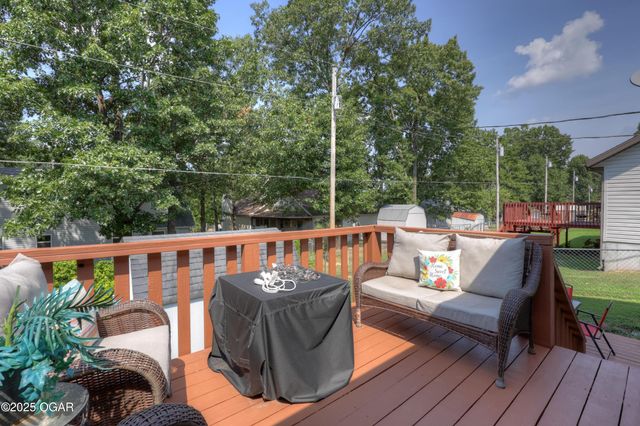 1800 Sally Anne Avenue, Neosho, MO 64850