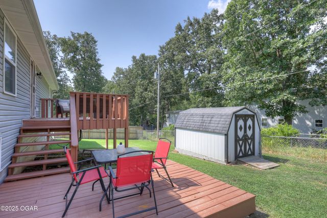 1800 Sally Anne Avenue, Neosho, MO 64850