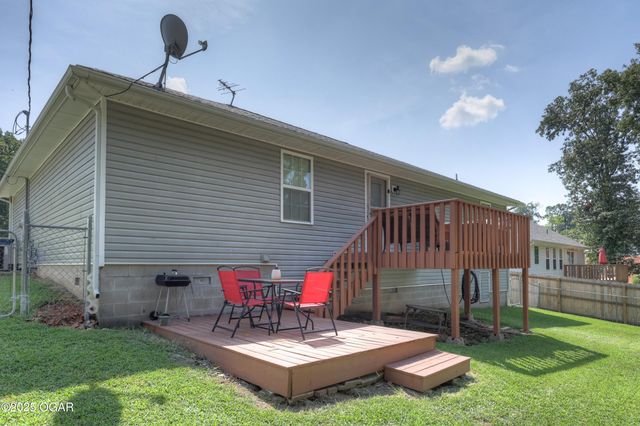 1800 Sally Anne Avenue, Neosho, MO 64850