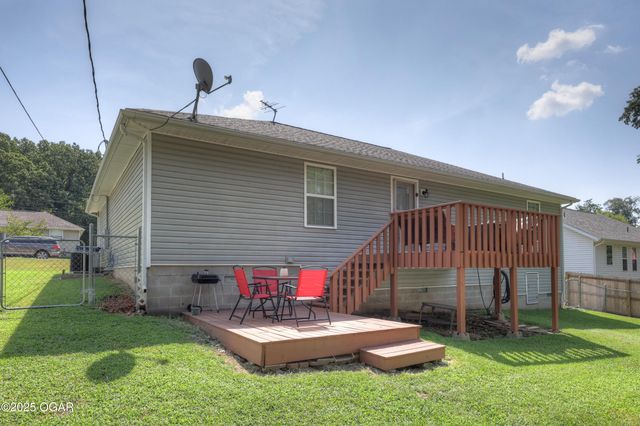 1800 Sally Anne Avenue, Neosho, MO 64850