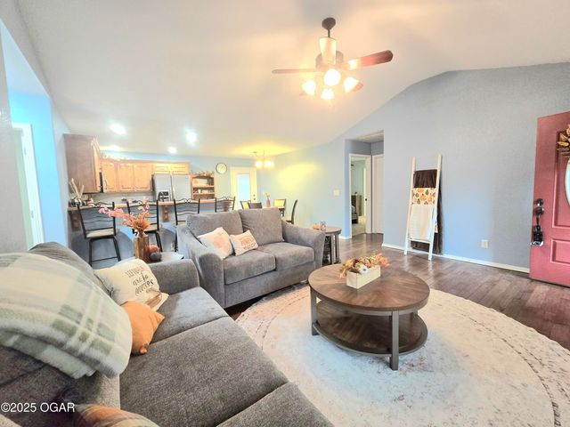 1800 Sally Anne Avenue, Neosho, MO 64850