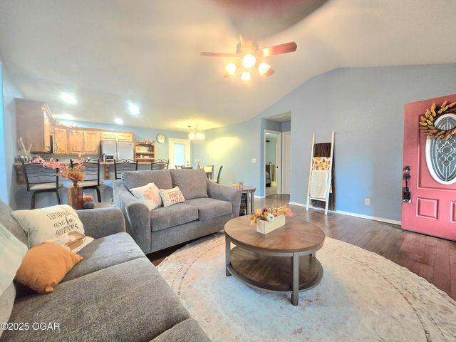 1800 Sally Anne Avenue, Neosho, MO 64850