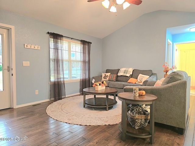 1800 Sally Anne Avenue, Neosho, MO 64850