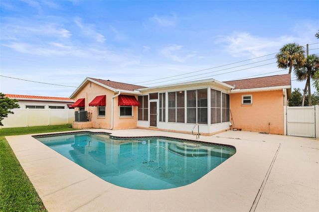 1112 40TH AVE NE, St Petersburg, FL 33703