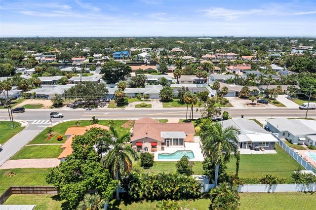 1112 40TH AVE NE, St Petersburg, FL 33703
