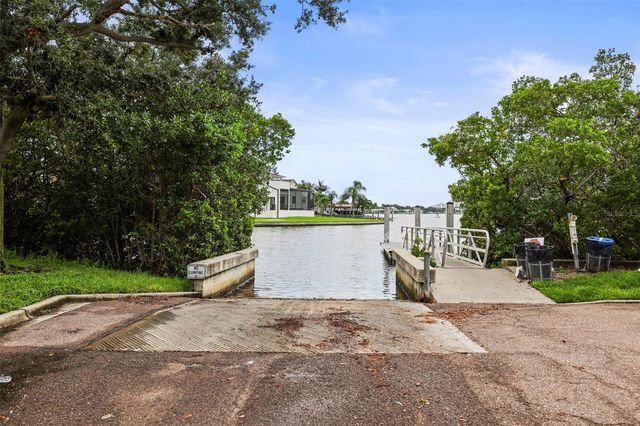 1112 40TH AVE NE, St Petersburg, FL 33703