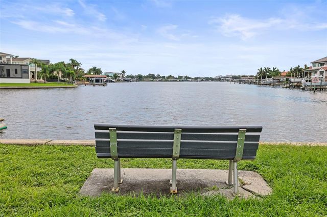 1112 40TH AVE NE, St Petersburg, FL 33703