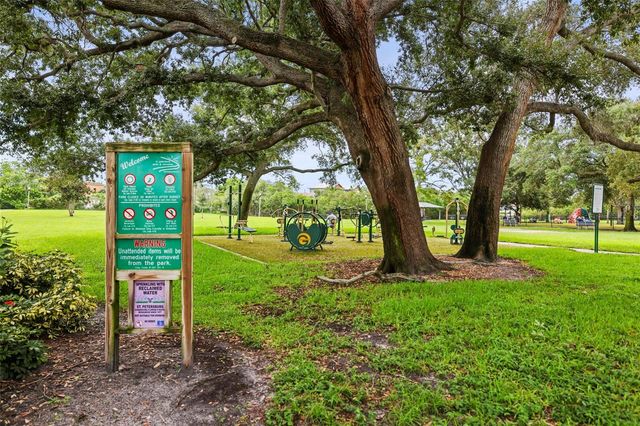1112 40TH AVE NE, St Petersburg, FL 33703