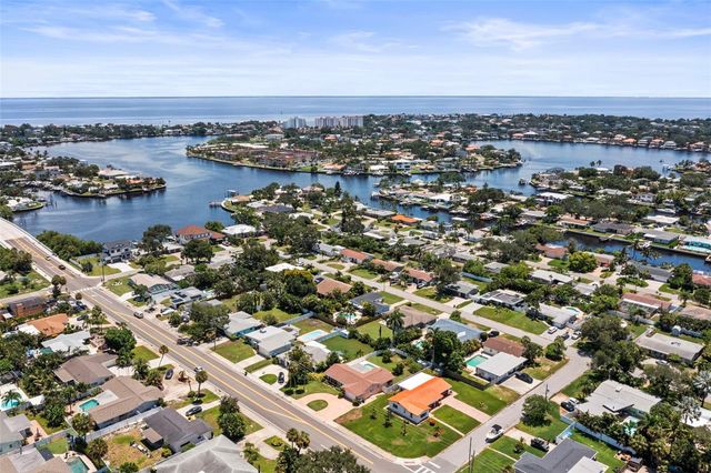1112 40TH AVE NE, St Petersburg, FL 33703