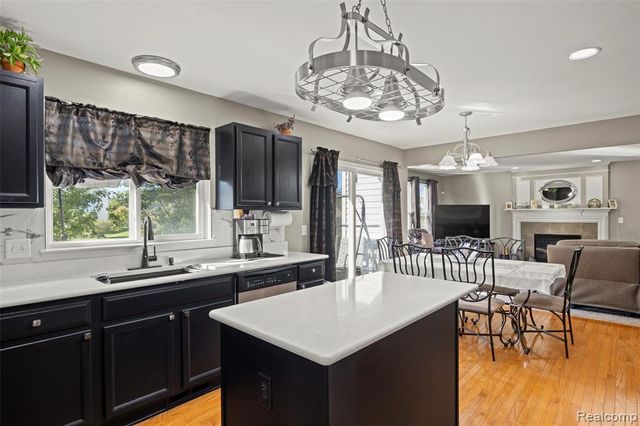 9778 Ravenshire Drive, Ypsilanti, MI 48198