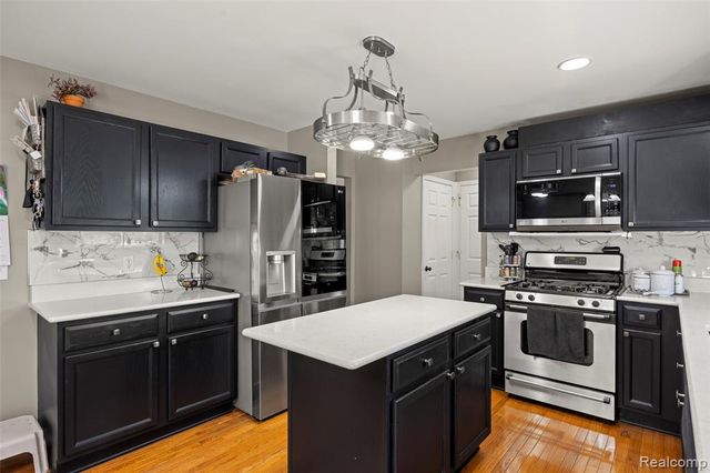 9778 Ravenshire Drive, Ypsilanti, MI 48198