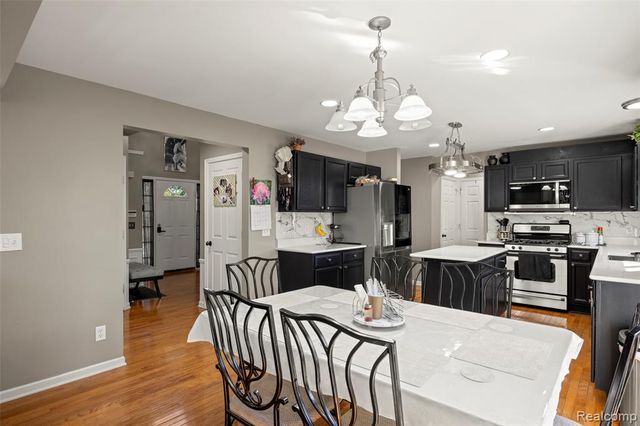 9778 Ravenshire Drive, Ypsilanti, MI 48198