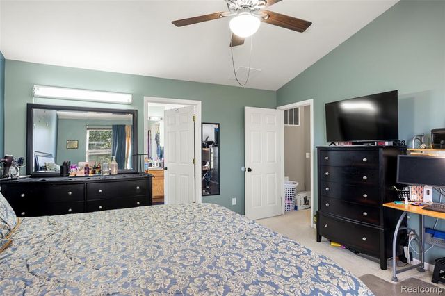 9778 Ravenshire Drive, Ypsilanti, MI 48198