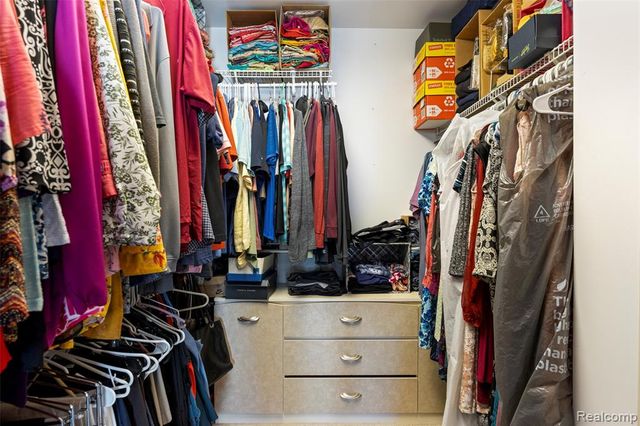 9778 Ravenshire Drive, Ypsilanti, MI 48198