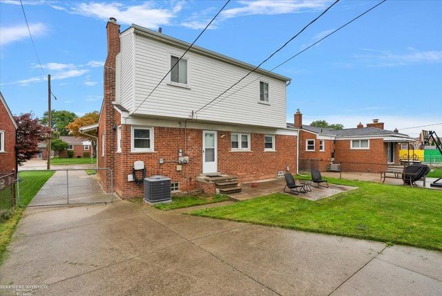 28924 Hughes Street, St Clair Shores, MI 48081