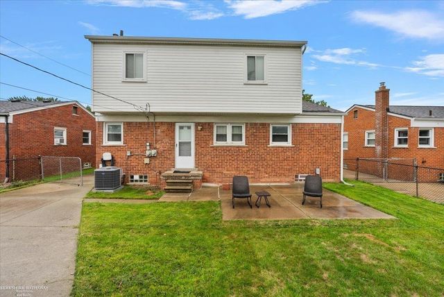 28924 Hughes Street, St Clair Shores, MI 48081