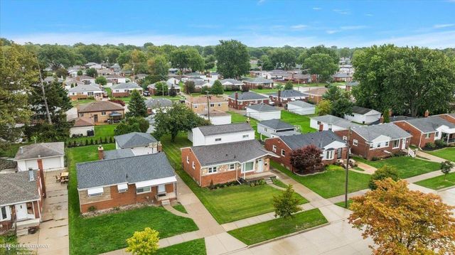 28924 Hughes Street, St Clair Shores, MI 48081