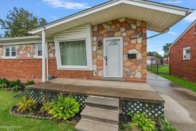 28924 Hughes Street, St Clair Shores, MI 48081