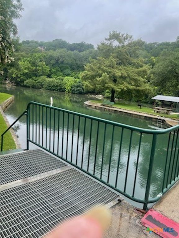 Image 2 of property listing at 972 Allen Avenue, New Braunfels, TX 78130