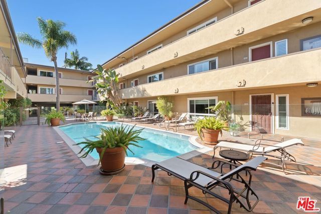 970 Palm Avenue 211, West Hollywood, CA 90069