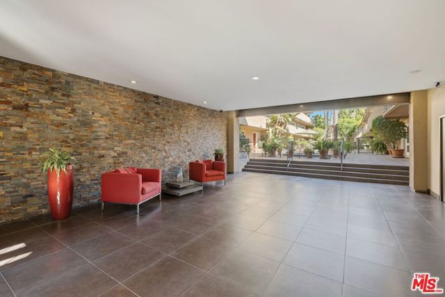 970 Palm Avenue 211, West Hollywood, CA 90069